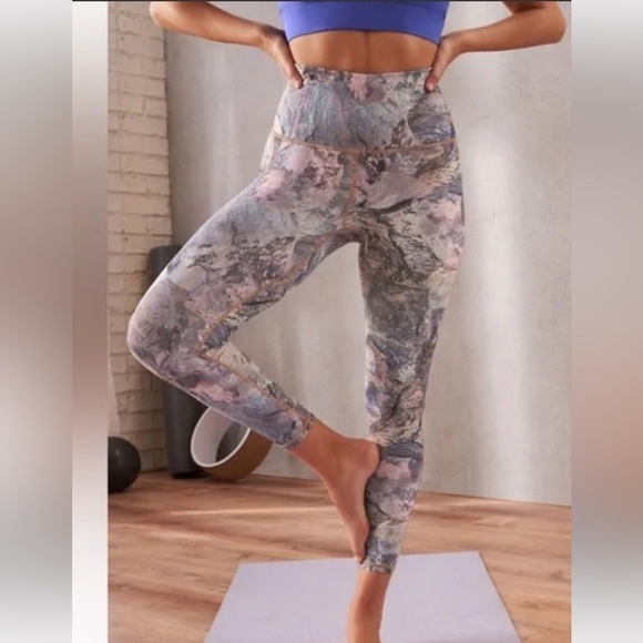 Fabletics Pants - Women’s Fabletics Powerhold high waist Orchid Moon Rock leggings Size Small